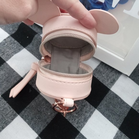 Minnie Mouse Pacifier Case Keychain - Picture 5 of 5